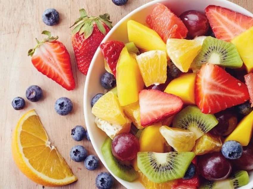 Mjeku paralajmëron për frutat e zakonshme që duhet t’i shmangni nëse dëshironi të humbni peshë
