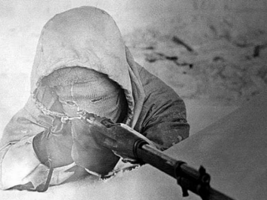 “Vdekja e Bardhë”/ Njihuni me snajperin finlandez që u kthye në tmerrin e ushtarëve rusë