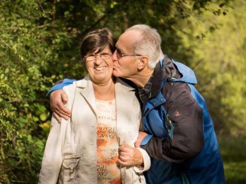 Të kesh një partner optimist mund t’ju ndihmojë të jetoni më gjatë