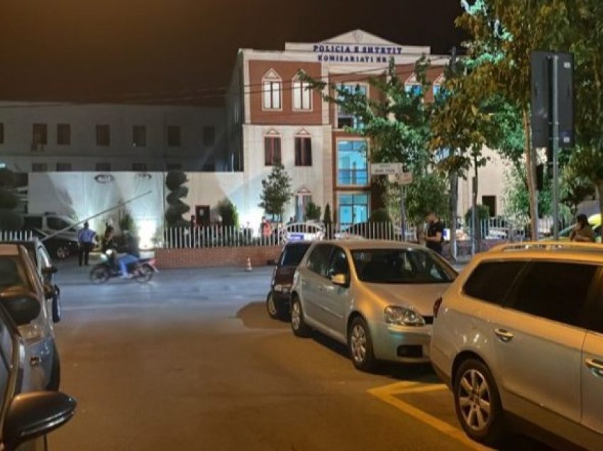U plagos nga kolegu brenda komisariatit/ Humb jetën polici në Tiranë