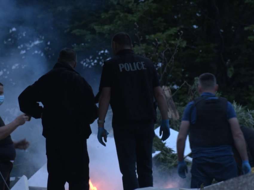 Policia u sulmua me 26 plumba në Zveçan