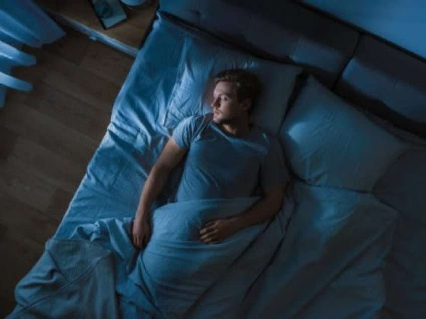 ​Njerëzit mund të humbin deri në dy javë gjumë në vit për shkak të temperaturave