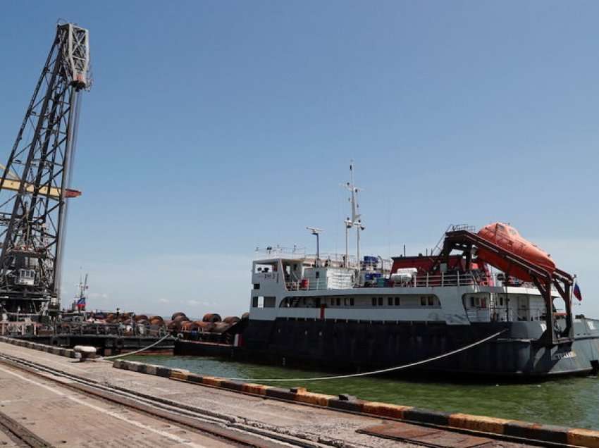 Anija largohet nga porti i Mariupolit për herë të parë pas pushtimit rus