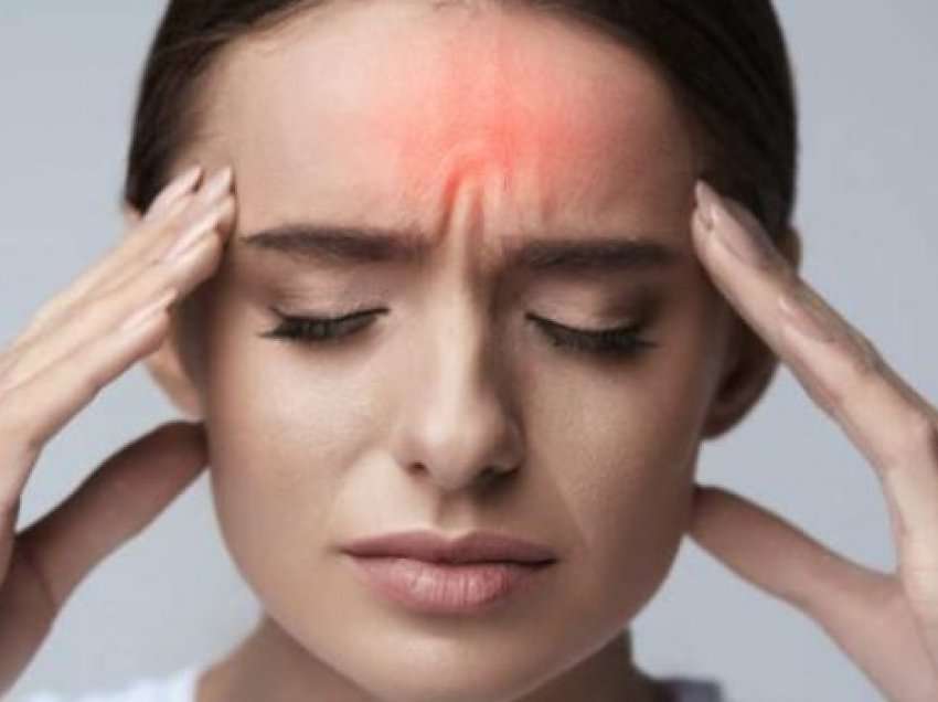 Tre mënyra të thjeshta për të larguar dhimbjen e kokës më shpejt