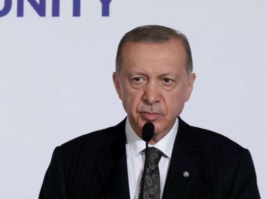 Erdogan paralajmëron referendum për shaminë e kokës