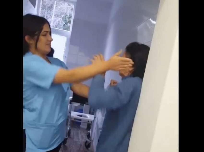 Arrestohet infermierja që rrahu shuplaka të moshuarën