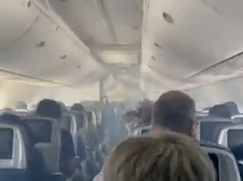 Panik në kabinën e mbushur me tym, alarmohen pasagjerët në SHBA