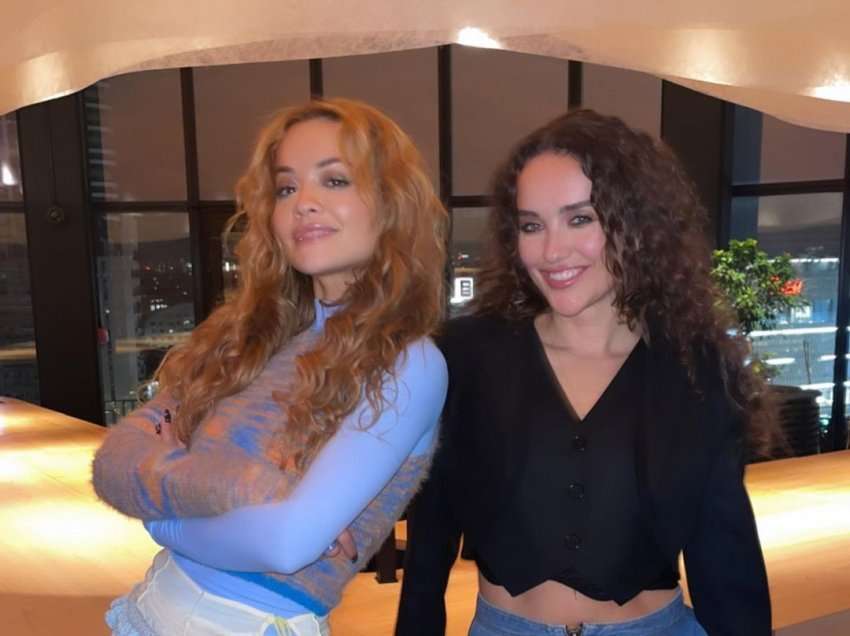 Rita Ora dhe motra e saj pozojnë së bashku, duken atraktive