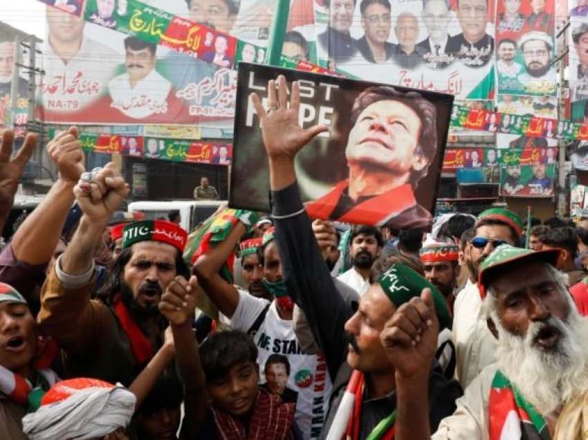 Mbështetësit e Khanit organizojnë protesta mbarëkombëtare