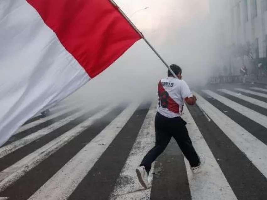 Protesta të dhunshme antiqeveritare në Peru, kërkohet dorëheqja e kryeministrit