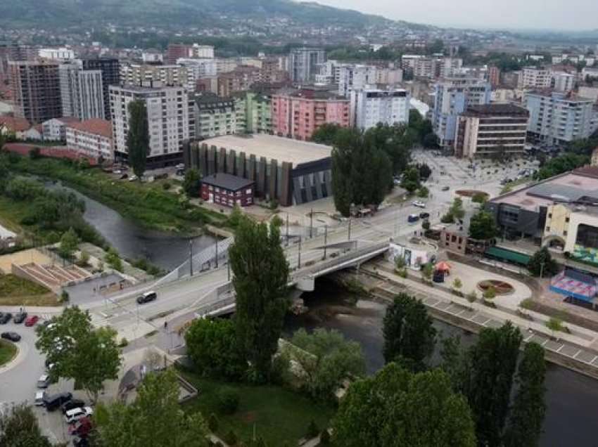 Dorëheqje masive e serbëve nga institucionet e Kosovës