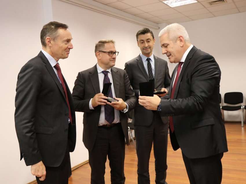 Ministri Sveçla priti në takim një delegacion me zyrtarë të lartë të Francës dhe Evropës