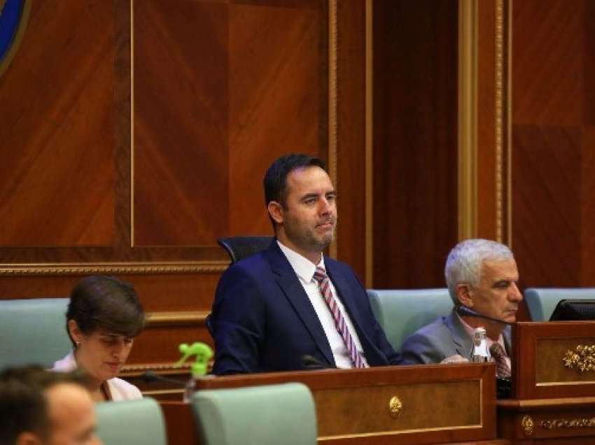Glauk Konjufca kritikon ministrat, pajtohet me opozitën