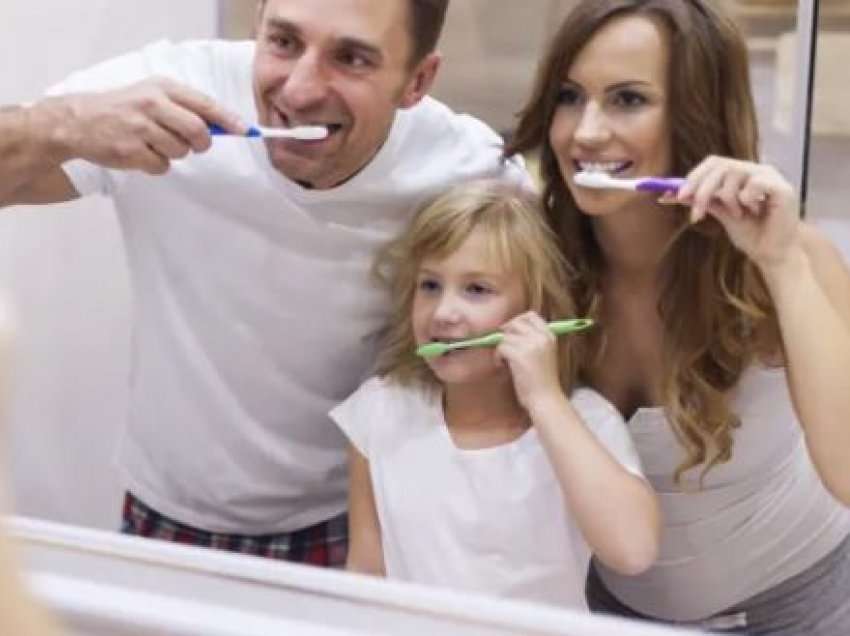 Për sa kohë duhet përdorur një furçë dhëmbësh?