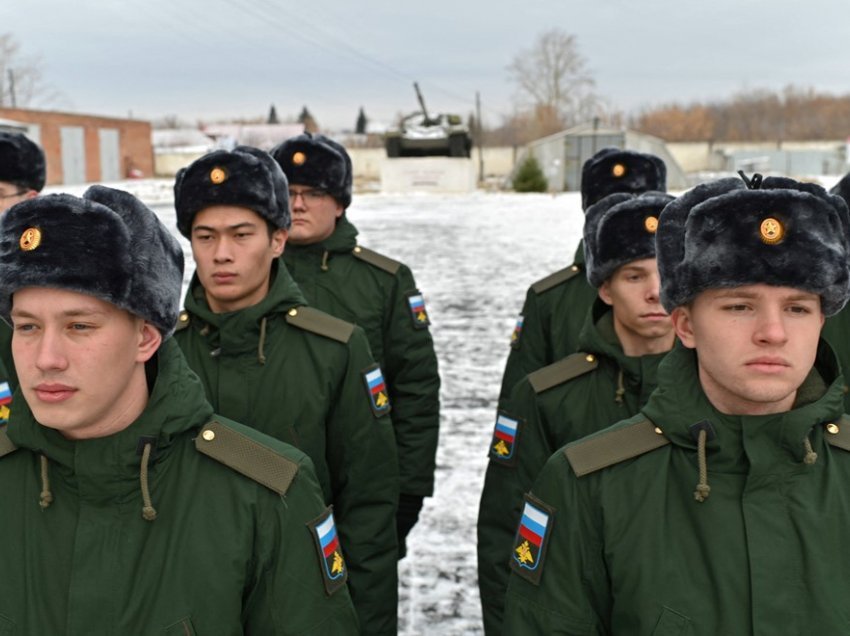 Trajnimi ushtarak i kohës sovjetike do të ringjallet në shkollat ruse