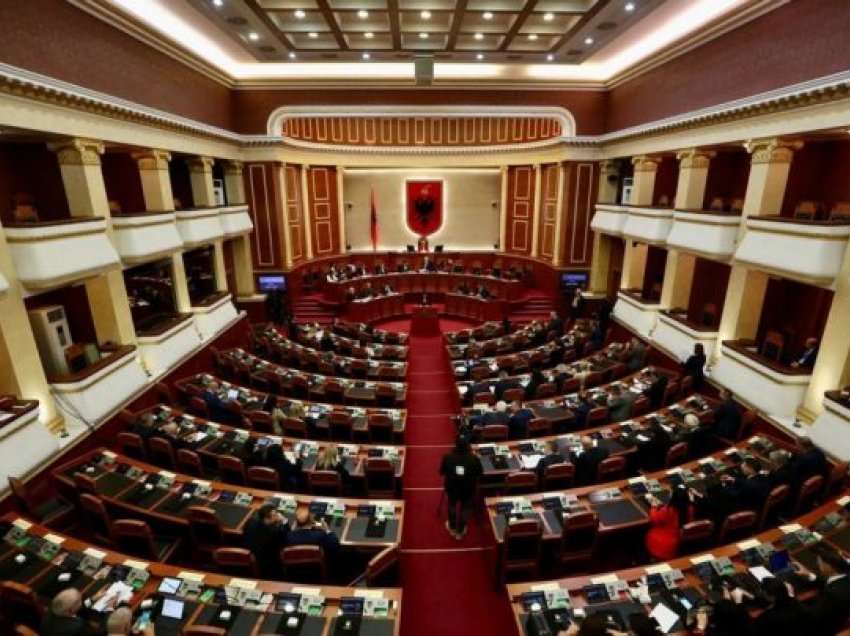 Qarqet e fshehta që prodhojnë politikanë në Shqipëri!