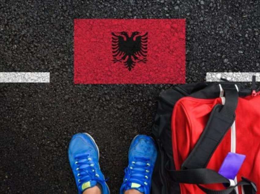 30 për qind e shqiptarëve kanë emigruar, gjysma e popullsisë dëshiron ose planifikon të largohet