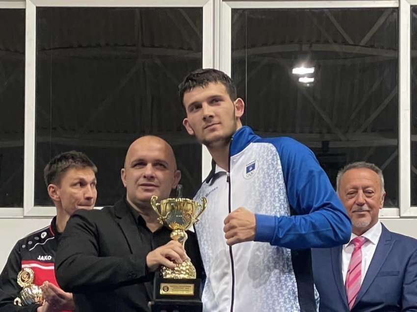 Boksierët e Kosovës fitojnë shtatë medalje në turneun “Gongu i Artë”