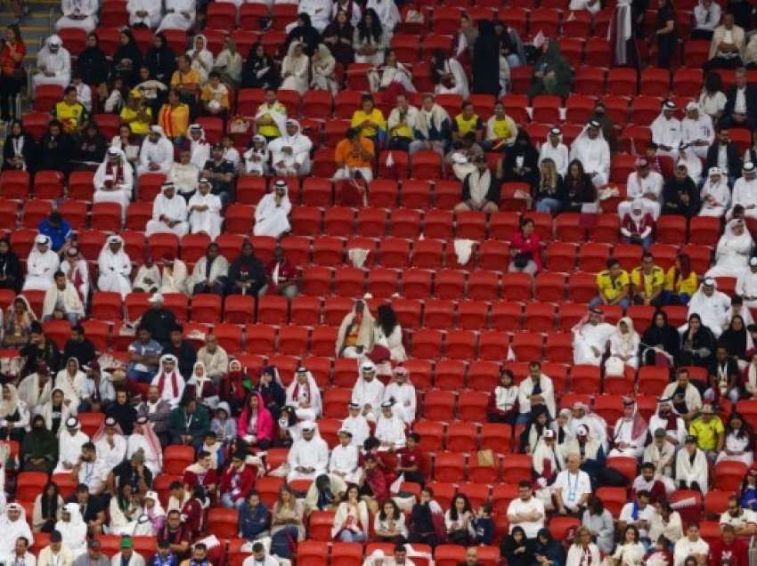 ​Tifozët e Katarit lëshuan stadiumin që pas pjesës së parë