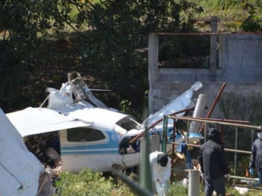 E rëndë/ Avioni rrëzohet mbi shtëpi, vdesin 8 persona - mes viktimave edhe një biznesmen i njohur