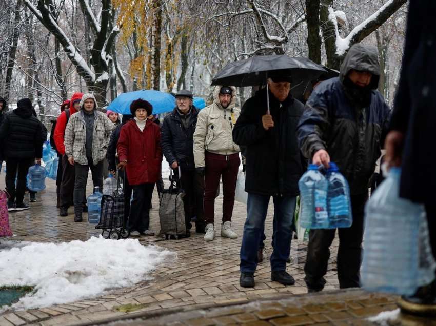 Kthehet furnizimi me ujë në Kiev, por jo në kapacitetet e plota 