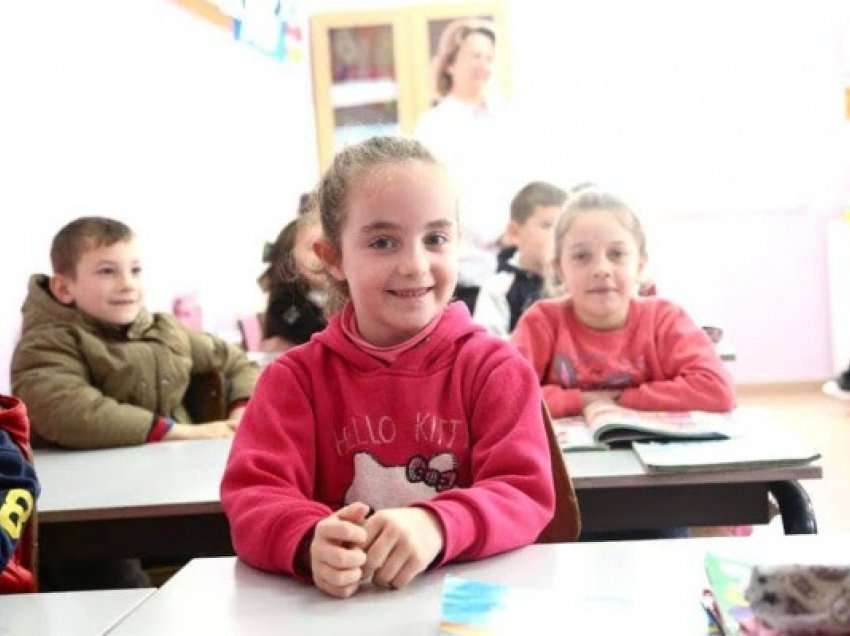 ​Braktisja e madhe e Shqipërisë, familjet emigrojnë, në shkolla mungojnë 17.543 nxënës