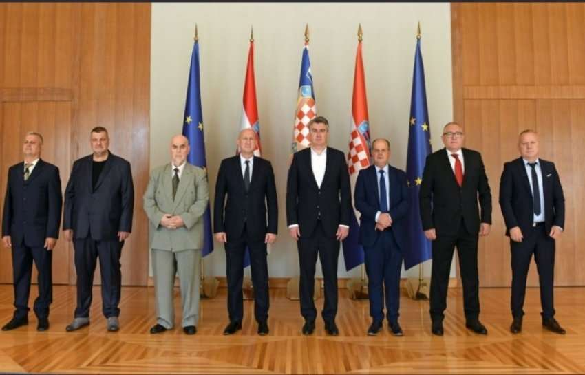 Presidenti kroat takoi veteranët shqiptarë të luftës së Kroacisë