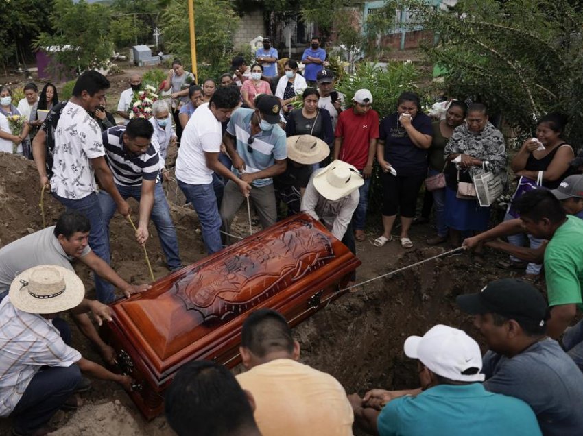Meksikë: Karteli i drogës lë të vdekur 20 persona në bashkinë e fshatit, përfshi edhe kryebashkiakun
