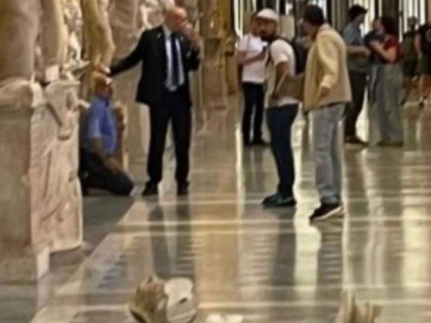 Donte të takonte Papën, turisti amerikan dëmton skulpturat në Vatikan