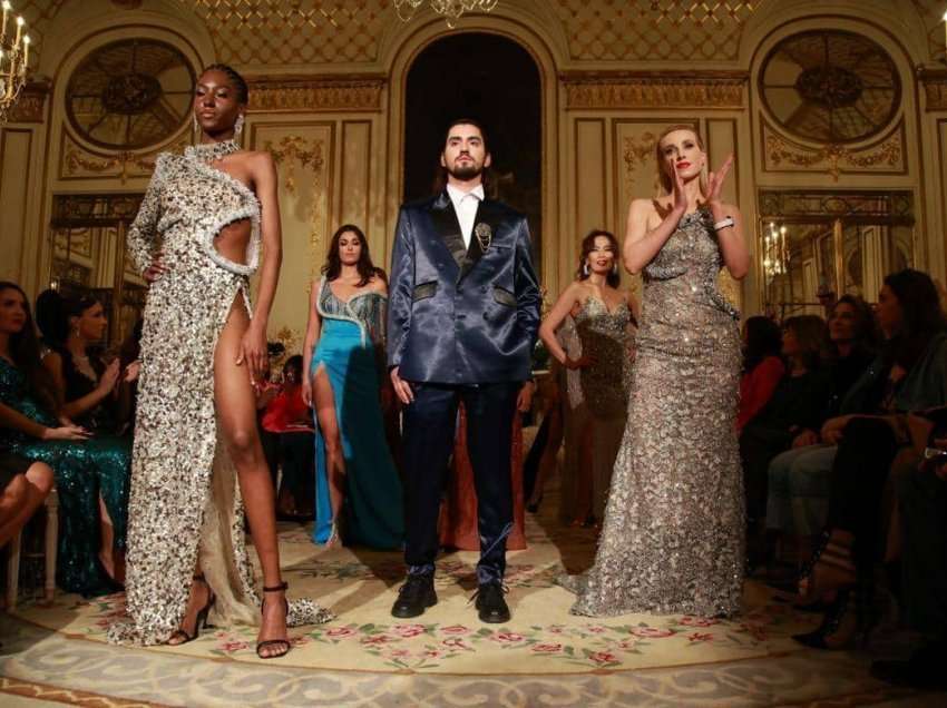 Mr. Rex tregon  se si arriti në Paris Fashion Week