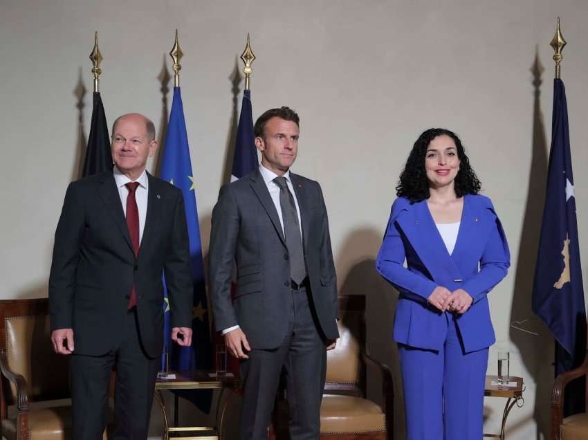 Pragë/ Presidentja Osmani krahas presidentit francez, Macron dhe kancelarit gjerman, Scholz
