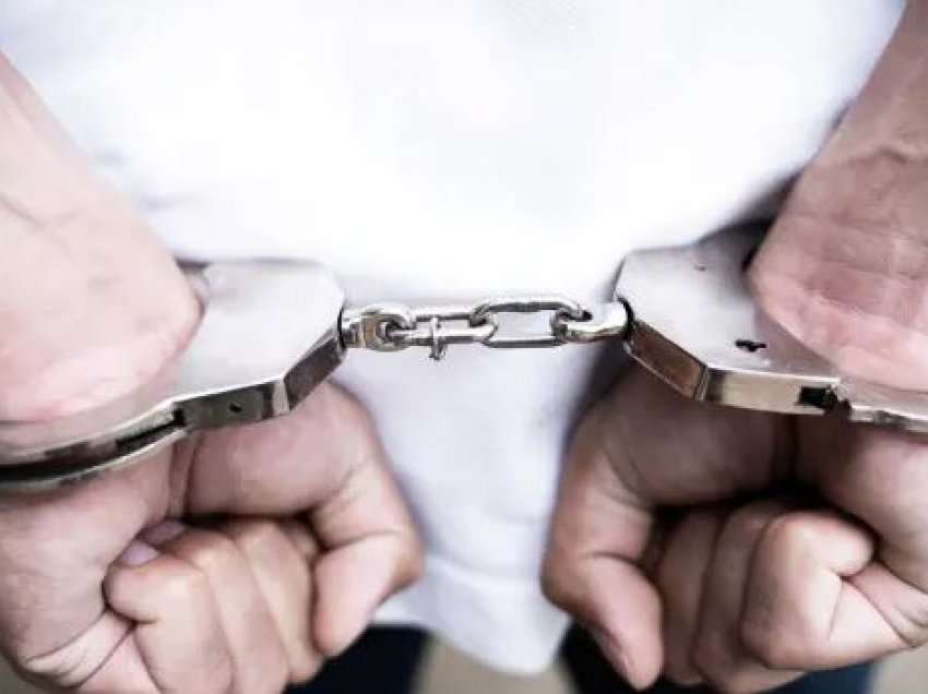 Elbasan, arrestohet një 43-vjeçar për shpërndarje të substancave narkotike