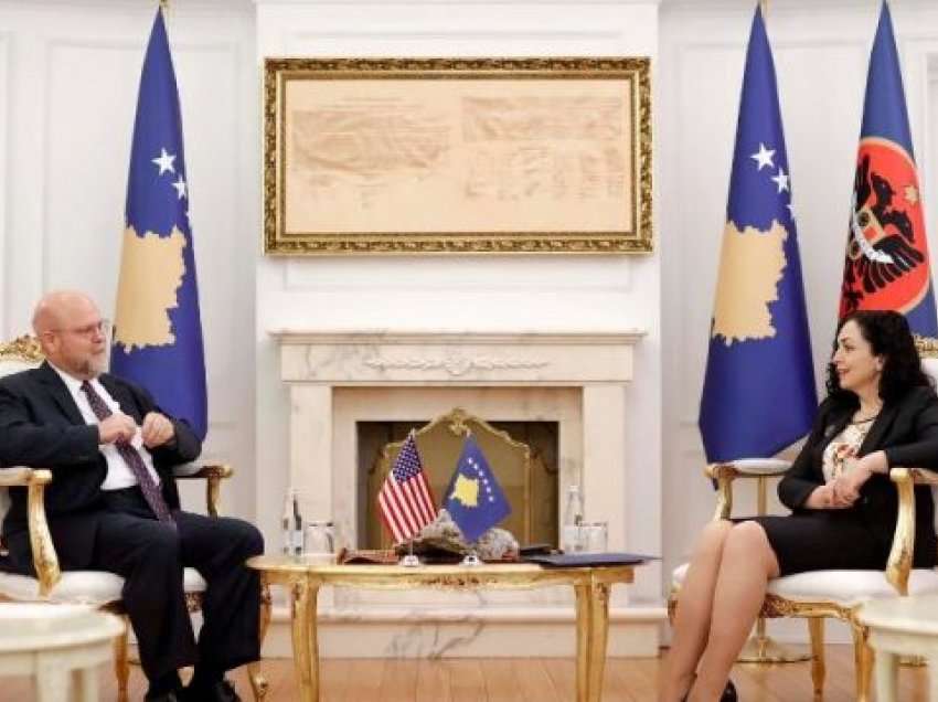 Ambasadori amerikan i shkon në zyrë presidentes Osmani, diskutojnë për dialogun Kosovë-Serbi