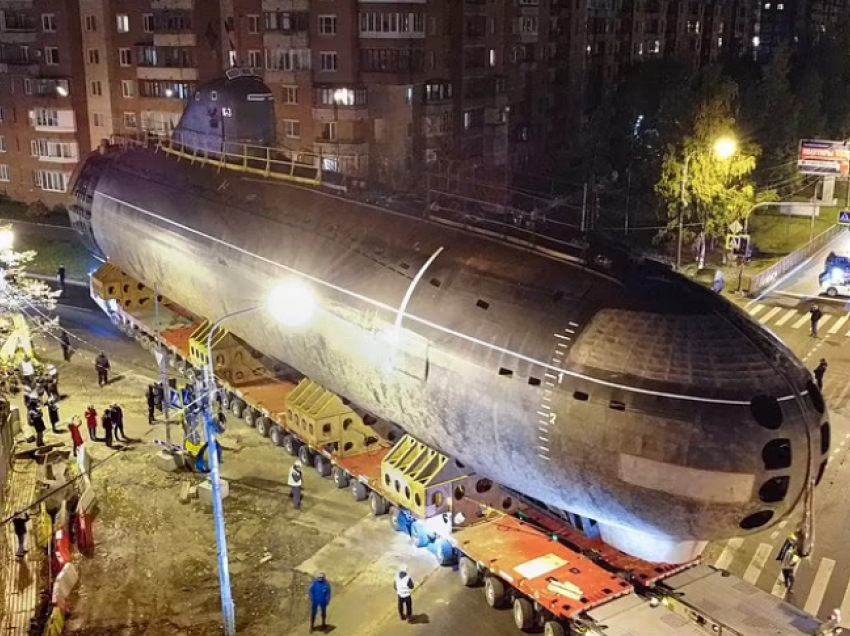 “Balena vrasëse”, nëndetësja e parë bërthamore sovjetike shndërrohet në një muze në Shën Petersburg