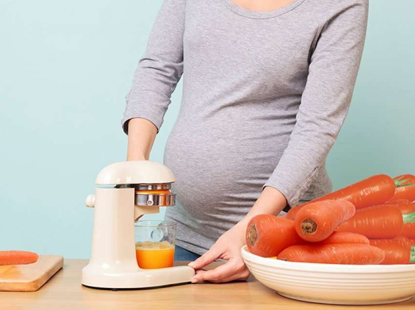Për shtatzëni më të shëndetshme pini lëng karote