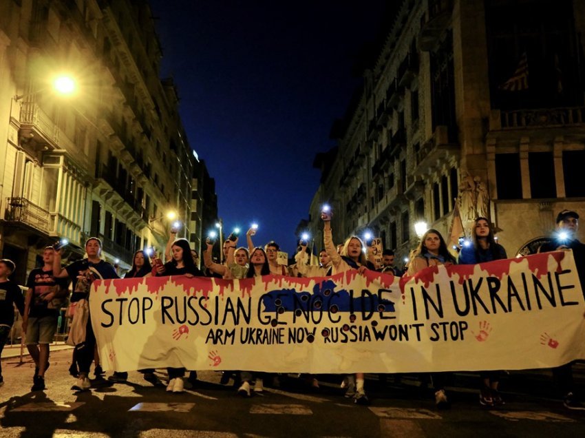 Në Barcelonë protesotjnë kundër aneksimit të deklaruar nga Rusia të rajoneve të Ukrainës