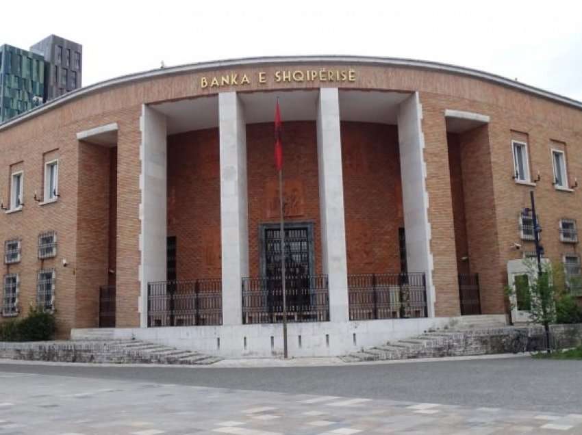 Banka e Shqipërisë po zgjedh “kurën e dhimbshme”, efekti te kredimarrësit dhe buxheti!