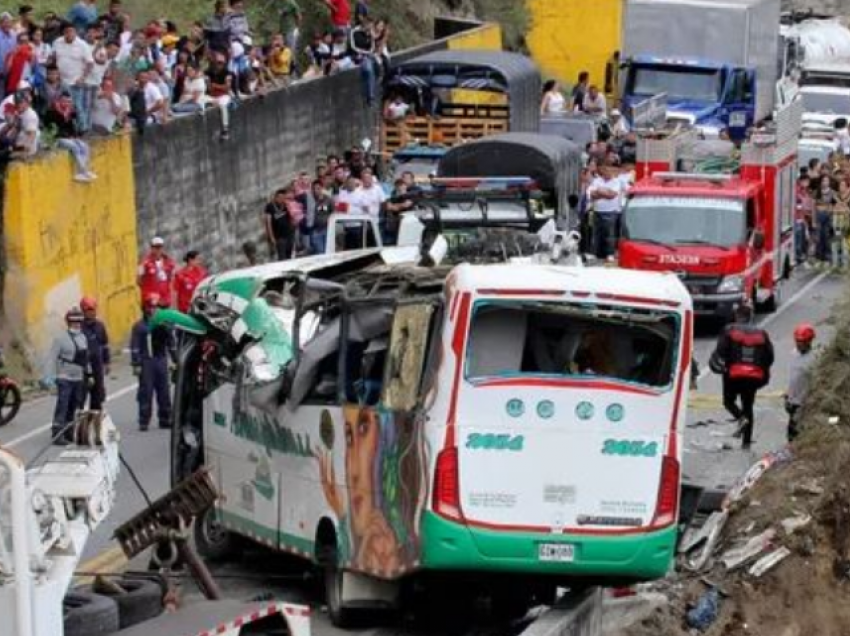 Përmbyset autobusi në Kolumbi, 20 të vdekur dhe 14 të plagosur