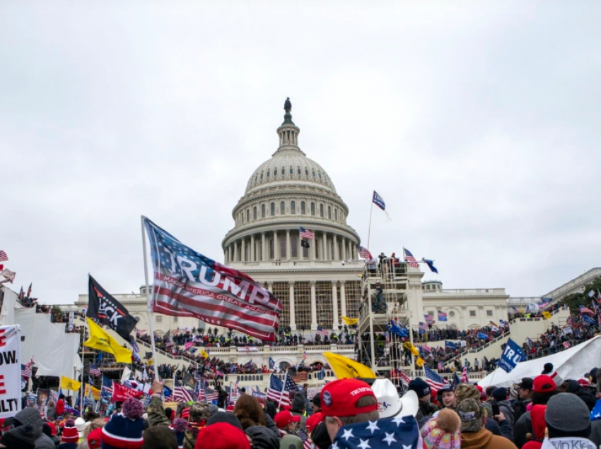 Sondazhi: Shumë amerikanë mbeten kritikë për gjendjen e demokracisë në vend