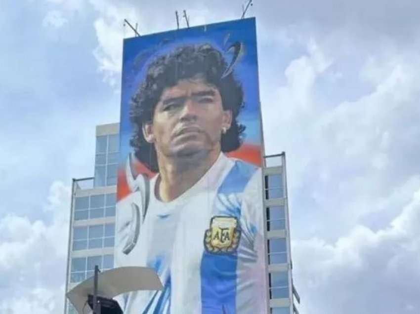 Maradona “përjetësohet” në muralen më të madhe në botë dedikuar atij