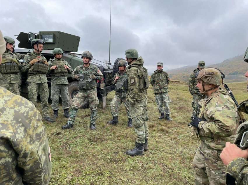 Trupat tokësore të Kosovës dhe ato të Shqipërisë bëjnë stërvitje vëllazërore