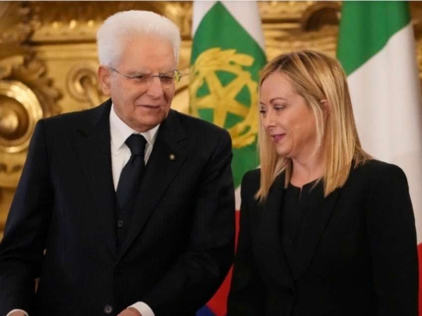 Udhëheqësja e ekstremit të djathtë Giorgia Meloni, betohet si kryeministre e Italisë