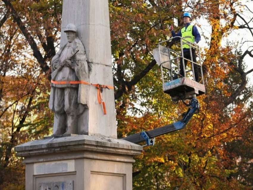 ​Polonia shkatërron monumentet e epokës komuniste