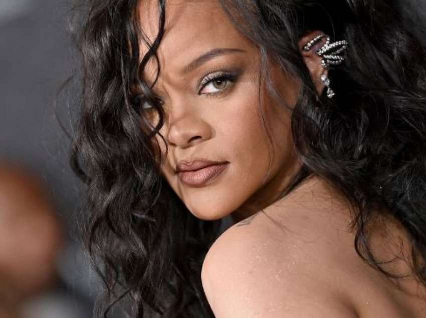6 vitesh mungesë, Rihanna i rikthehet muzikës/ Ylli publikon këngën e saj më të re