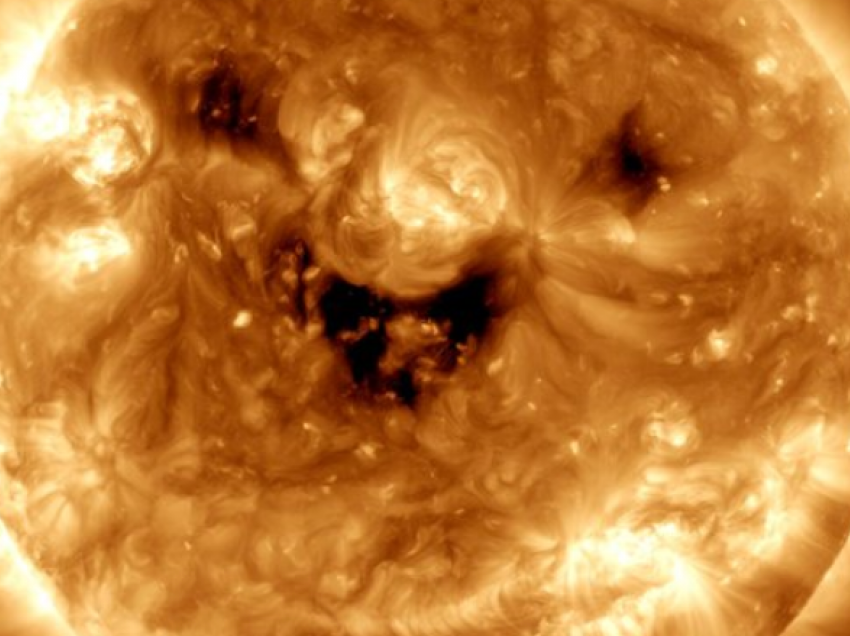 Dielli duke “buzëqeshur”, NASA kap foton unike