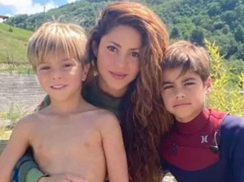 Shakira shkon bashkë me fëmijët e saj në një festë për ‘Halloween’, por krijon probleme. Ja çfarë bëri këngëtarja