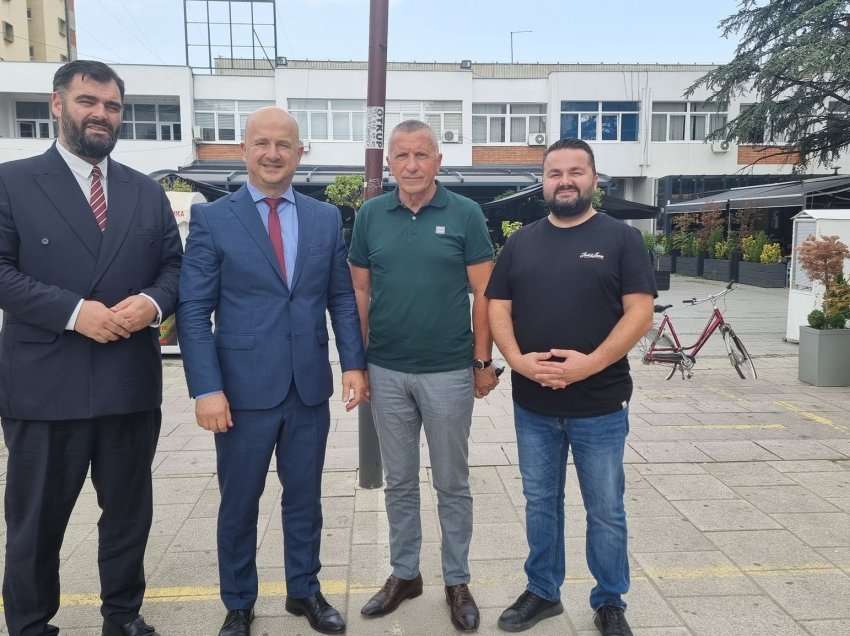Kryetari i Shoqatës kulturore shqiptare “Bashkimi” me seli në Zvicër takohet me Kamberin e Mustafin