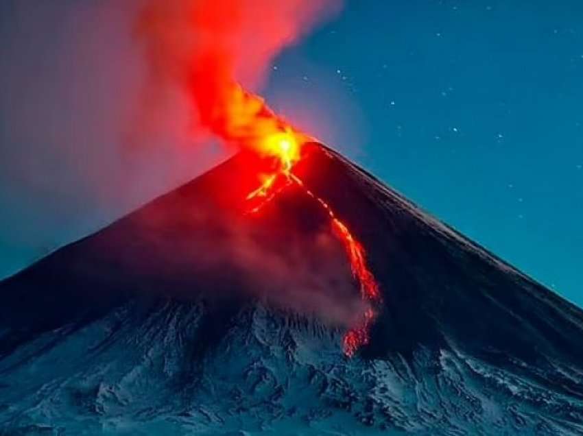 Të paktën gjashtë alpinistë rusë kanë gjetur vdekjen pasi po përpiqeshin të ngjiteshin drejt vullkanit më të lartë aktiv të Euroazisë