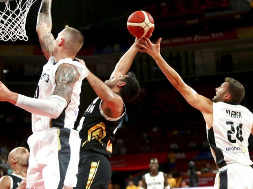 FIBA pezullon arbitrat e sfidës Lituani-Gjermani