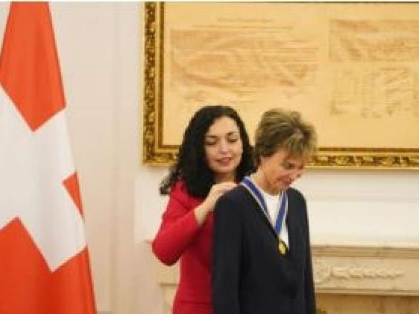 ​Osmani nderon me medalje ish-presidenten e Zvicrës